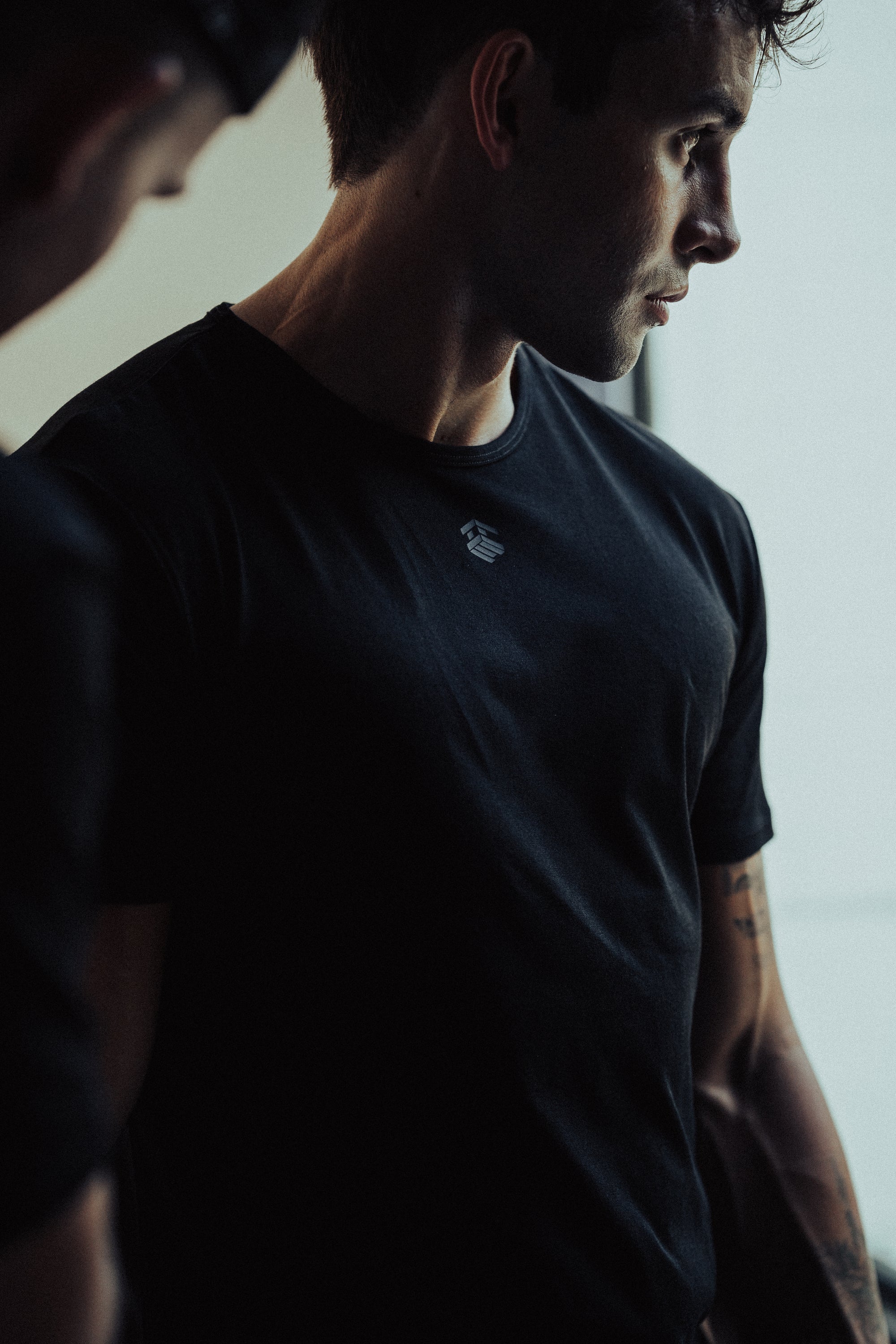 THE FITTED TEE - BLACK